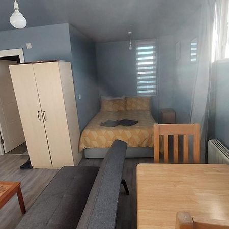 Modern Studio Maidstone - Redecorated Oct 2023 Экстерьер фото