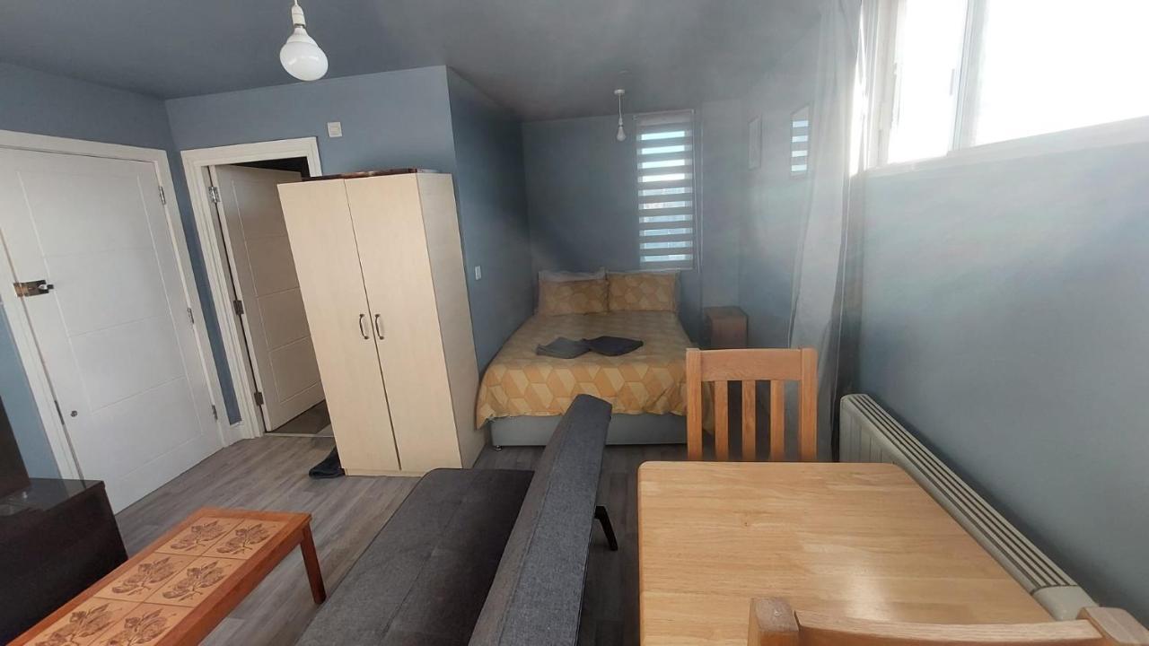 Modern Studio Maidstone - Redecorated Oct 2023 Экстерьер фото