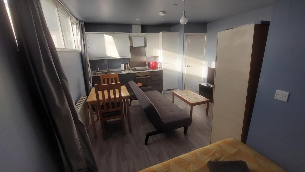 Modern Studio Maidstone - Redecorated Oct 2023 Экстерьер фото